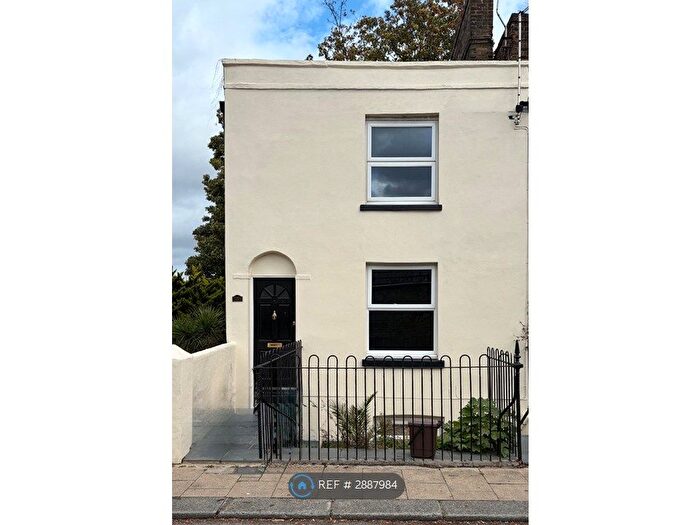 3 Bedroom Maisonette To Rent In Saunders St, Gillingham, ME7