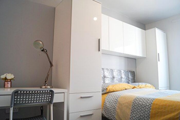 3 Bedroom Flat To Rent In Hayter House, Gillingham, Medway, ME7