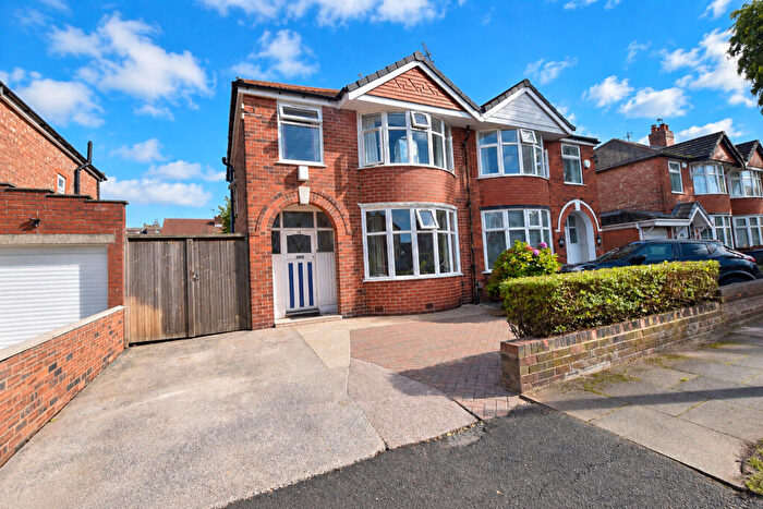 3 Bedroom Semi-Detached House For Sale In Guildford Road, Davyhulme, Manchester, M41
