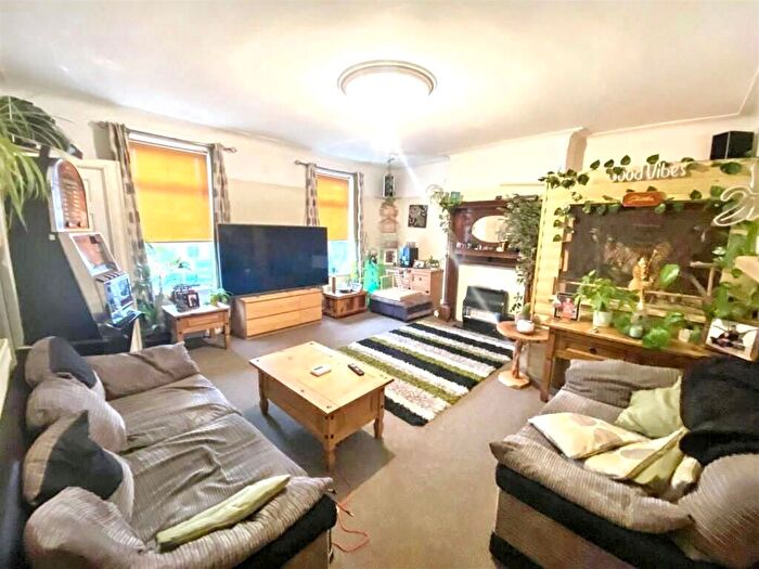 3 Bedroom Maisonette For Sale In Holderness Road, Hull, HU8