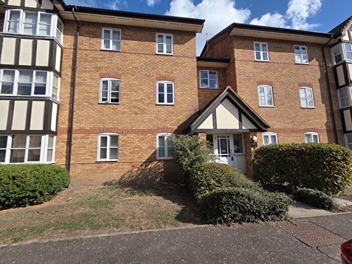 2 Bedroom Flat For Sale In Artesian Grove, Barnet, EN5