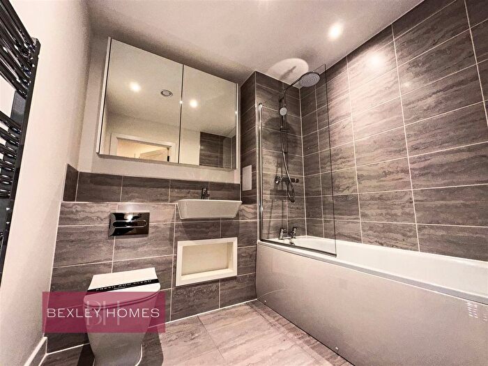 2 Bedroom Flat To Rent In Liberty Court, Stone Crossing, Dartford, DA2