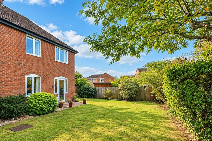 1 Bedroom Apartment For Sale In Ferndale Court, Thatcham, Berkshire, RG19