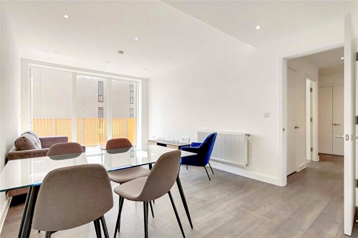 2 Bedroom Apartment To Rent In Purley Way, Croydon, London, CR0