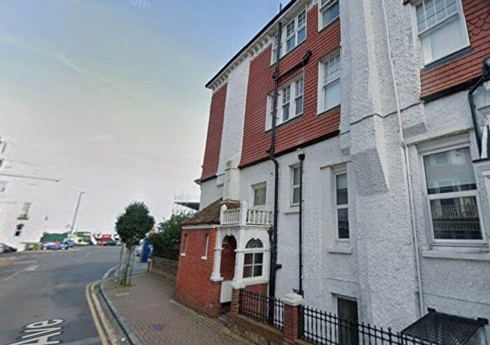 2 Bedroom Apartment For Sale In Elms Avenue, Eastbourne, BN21