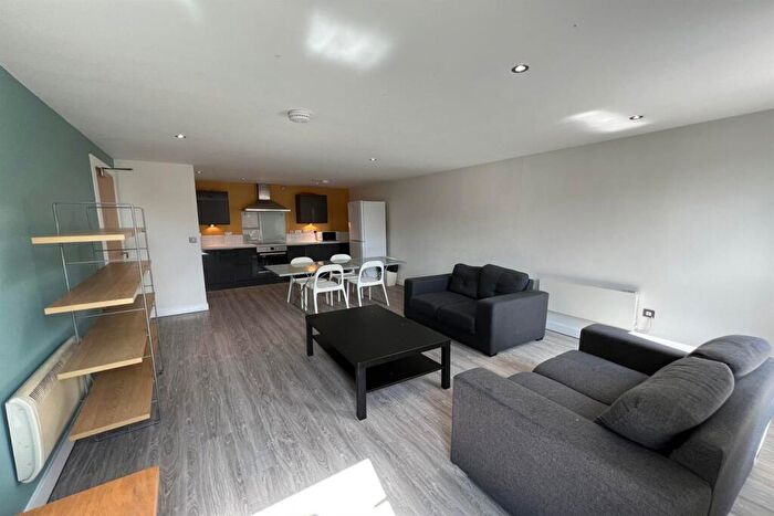 4 Bedroom Apartment To Rent In West One Space, City Centre, S1