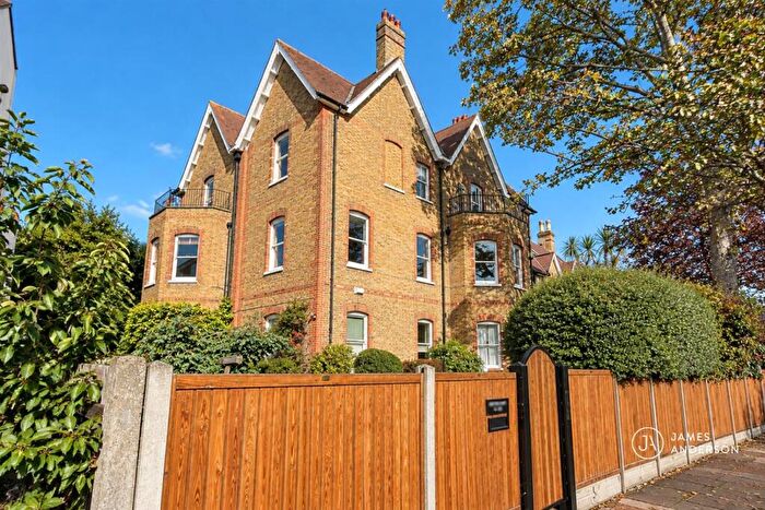 2 Bedroom Flat For Sale In Enmore Court, East Sheen, SW14