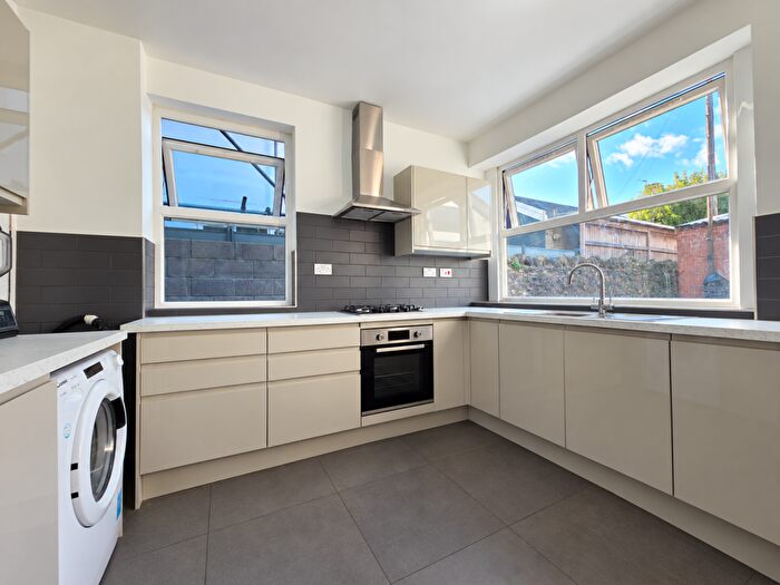 5 Bedroom House To Rent In Kelvin Road, Roath, CF23