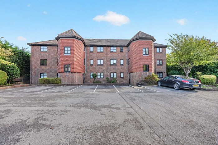 1 Bedroom Flat For Sale In Maple Leaf Close, Biggin Hill, Westerham, TN16