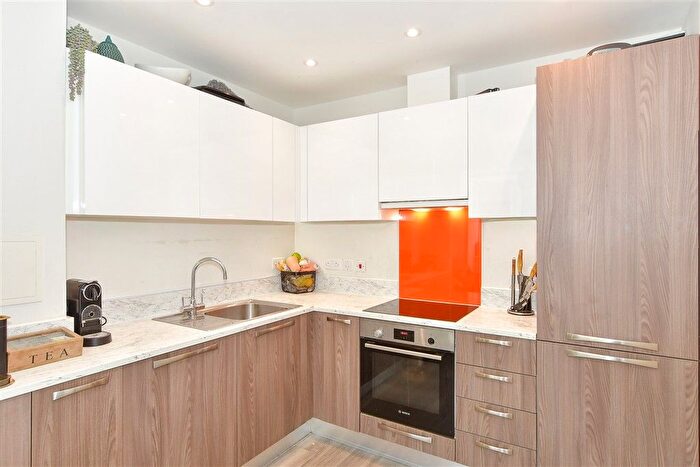 1 Bedroom Flat For Sale In Wood Street, East Grinstead, West Sussex, RH19