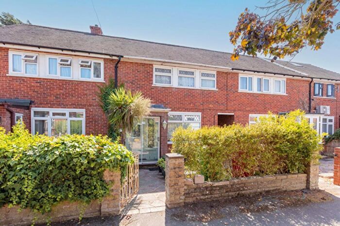 3 Bedroom Terraced House For Sale In Stanley Green East, Slough, SL3