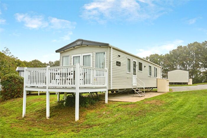 2 Bedroom Bungalow For Sale In Thorness Lane, Cowes, Isle Of Wight, PO31