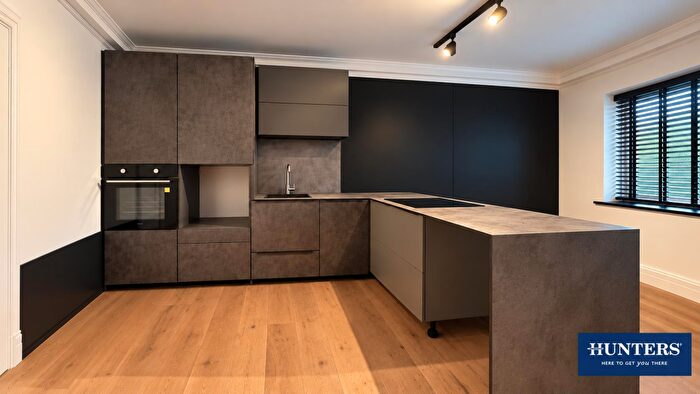 3 Bedroom Flat To Rent In Oakfield Drive, Reigate, RH2