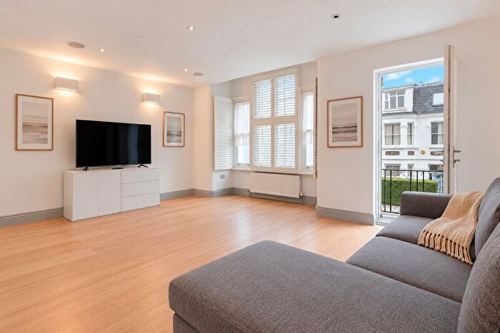 2 Bedroom Flat For Sale In Munster Road, Fulham, SW6