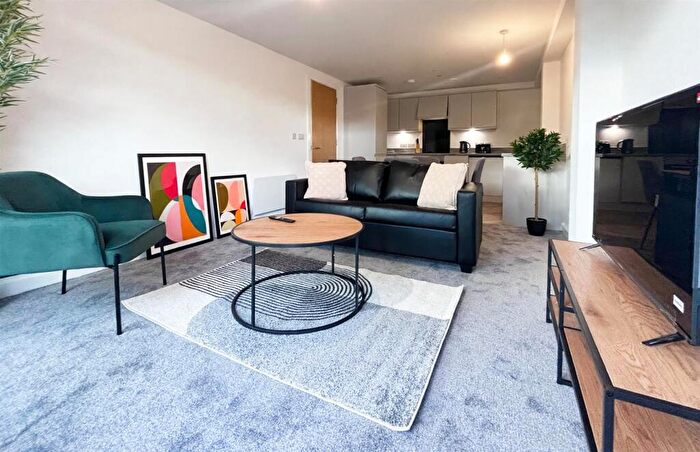 3 Bedroom Apartment To Rent In Willow Court, Ford Lane, Salford, M6