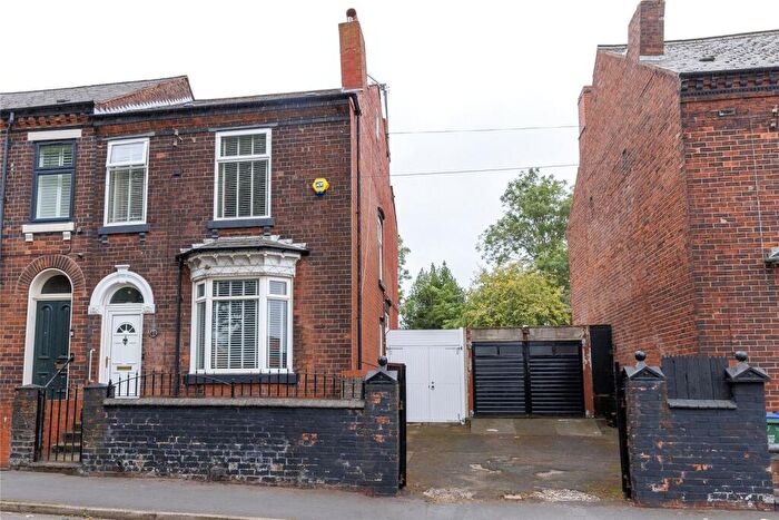 2 Bedroom End Of Terrace House For Sale In Crosswells Road, Oldbury, West Midlands, B68