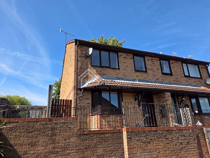 3 Bedroom Semi-Detached House To Rent In Heaton Grange, Batley, WF17