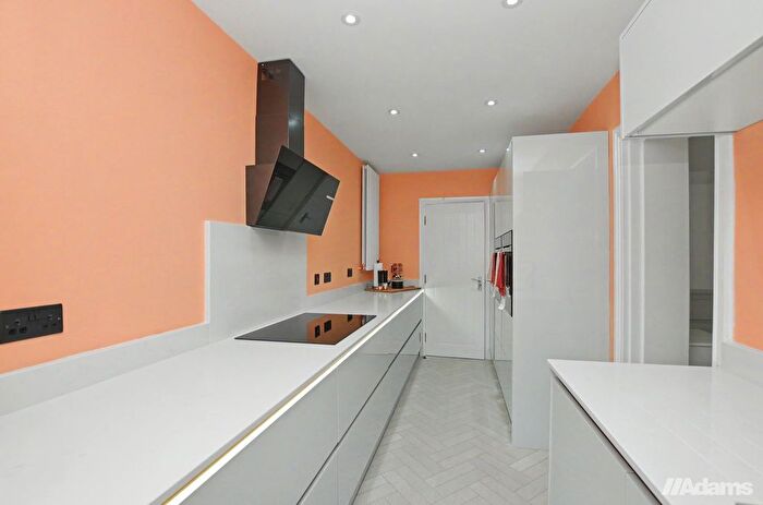 4 Bedroom Semi-Detached House For Sale In Helston Close, Runcorn, WA7