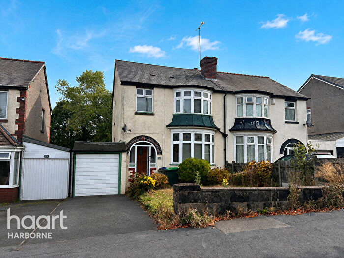 3 Bedroom Semi-Detached House For Sale In Wolverhampton Road, Oldbury, B68