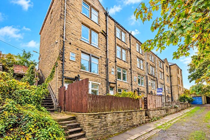 1 Bedroom End Of Terrace House For Sale In Stoney Royd Terrace, Halifax, West Yorkshire, HX3