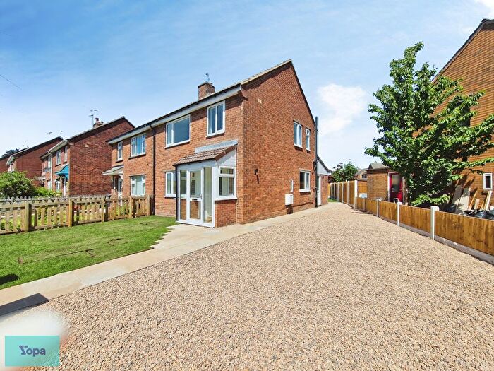3 Bedroom Semi-Detached House For Sale In Queens Crescent, Bawtry, Doncaster, DN10