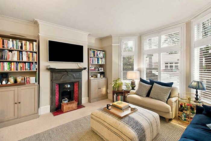 2 Bedroom Flat For Sale In Cowley Road, Mortlake, SW14