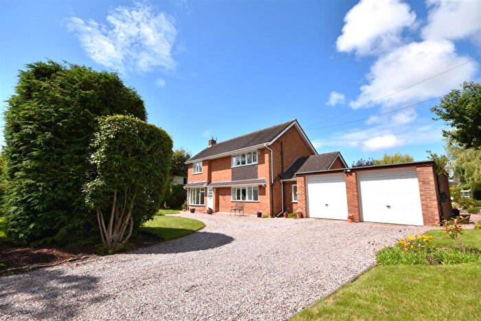 3 Bedroom Detached House For Sale In Earle Drive, Parkgate, Neston, CH64