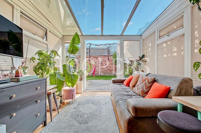 2 Bedroom Flat For Sale In Belton Road, London, NW2