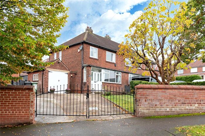 3 Bedroom Semi-Detached House For Sale In Brownberrie Avenue, Horsforth, Leeds, West Yorkshire, LS18