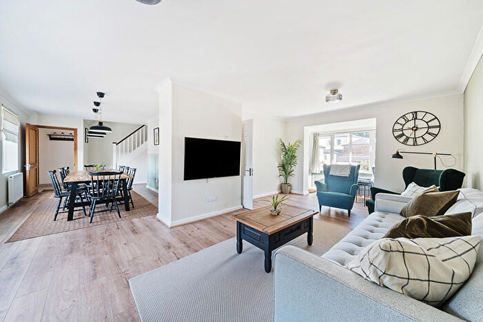 4 Bedroom Flat To Rent In Southgate Villas, SO23