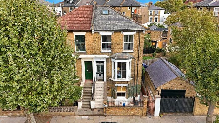 4 Bedroom End Of Terrace House For Sale In Speldhurst Road, London, E9