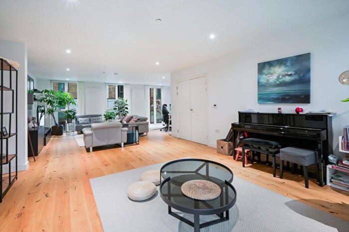 4 Bedroom Terraced House For Sale In Admiralty Avenue, Royal Wharf, E16