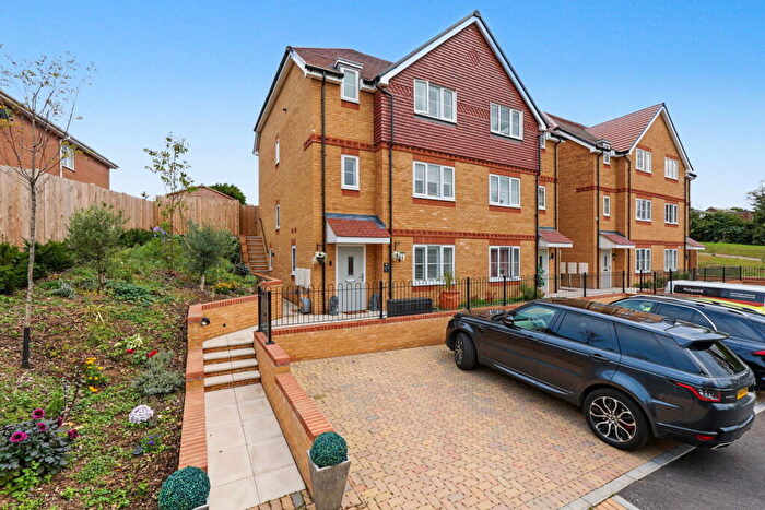 4 Bedroom Semi-Detached House For Sale In Vixen Place, Walderslade, Chatham, ME5