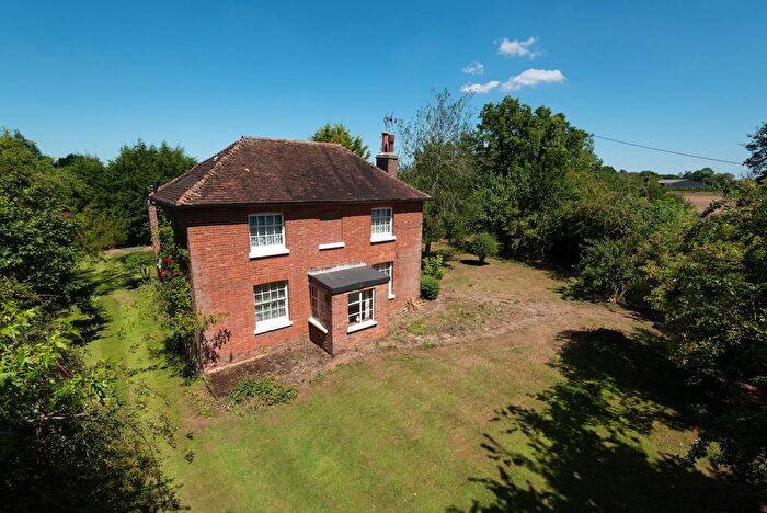 3 Bedroom Cottage For Sale In Stonestile Road, Headcorn, TN27