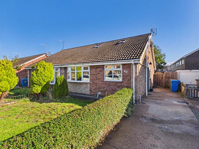 3 Bedroom Semi-Detached Bungalow For Sale In Hansard Drive, Gilberdyke, HU15