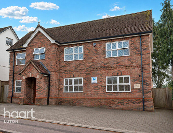 6 Bedroom Detached House For Sale In Wardown Crescent, Luton, LU2