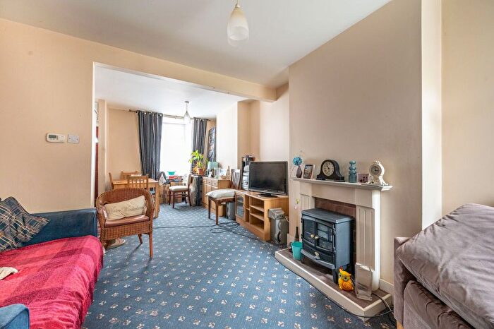 3 Bedroom End Of Terrace House For Sale In Adine Road, Plaistow, London, E13