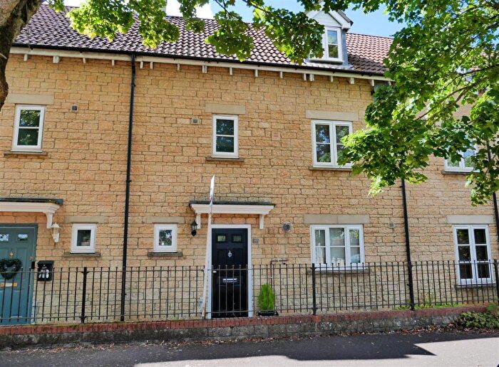 3 Bedroom Terraced House For Sale In School Road, Calne, SN11