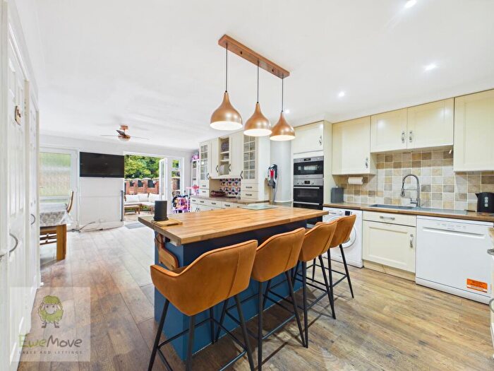 4 Bedroom Semi-Detached House For Sale In Poplicans Road, Cuxton, Rochester, ME2