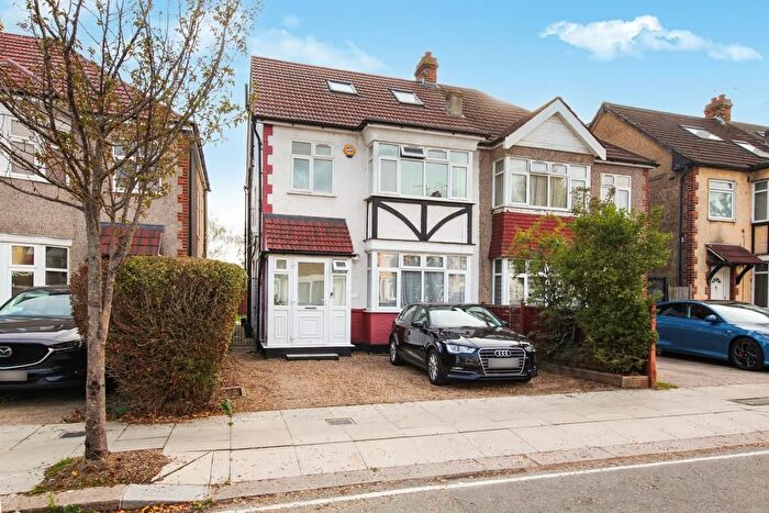 6 Bedroom Semi-Detached House To Rent In Uneeda Drive, Greenford, UB6
