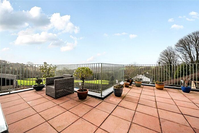 4 Bedroom Detached House For Sale In Bankside, New Occupation Lane, Pudsey, West Yorkshire, LS28