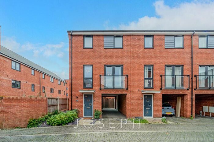 3 Bedroom Semi-Detached House For Sale In Washington Close, Ipswich, IP2