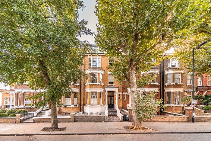 2 Bedroom Flat For Sale In Elgin Avenue, Maida Vale, W9