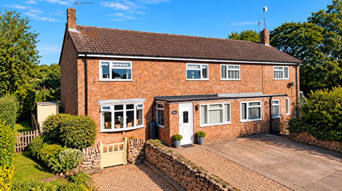 4 Bedroom Semi-Detached House For Sale In Chapel Road, Fillingham, Gainsborough, DN21