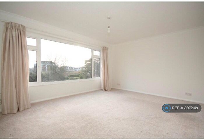 1 Bedroom Flat To Rent In Claremont Avenue, Surrey, GU22