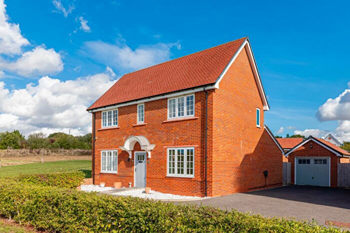 4 Bedroom Garage / Parking For Sale In Sowerby Street, Thatcham, Berkshire, RG18