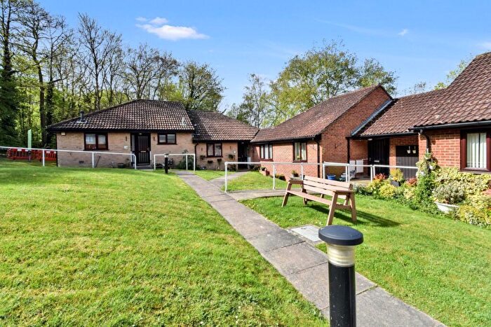 1 Bedroom Bungalow For Sale In Kingsdown Close, Hempstead, Gillingham, ME7