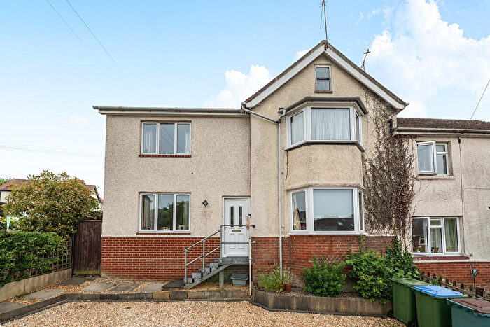 4 Bedroom Semi-Detached House For Sale In Coxford Road, Southampton, SO16
