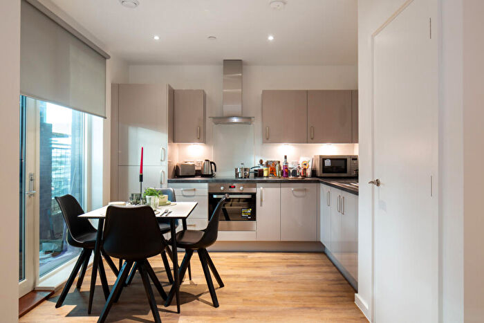 1 Bedroom Flat To Rent In Fizzy Ea A - Silvertown Way, London, E16