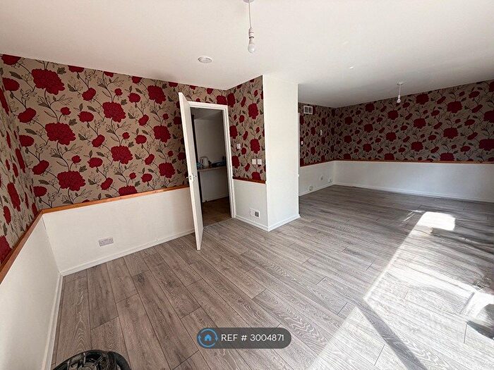 3 Bedroom Terraced House To Rent In Moorfield Square, Northampton, NN3
